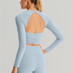 Berlook Activewear Light Blue Cutout Ruched Long Sleeve Top